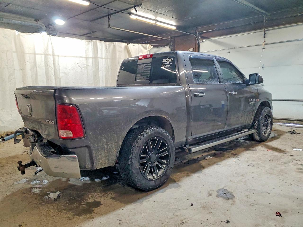 2016 RAM 1500 SLT photo 3