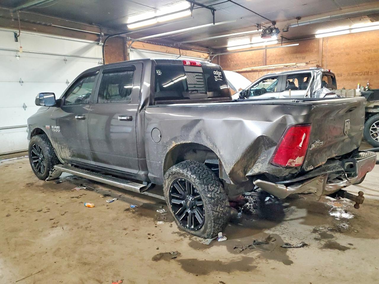 2016 RAM 1500 SLT photo 2