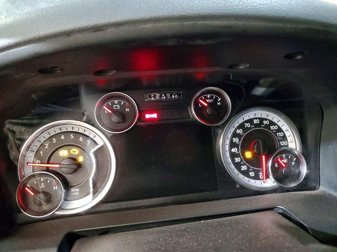 2016 RAM 1500 SLT photo 9