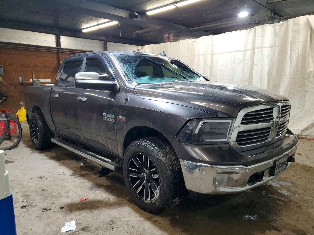 2016 RAM 1500 SLT photo 4