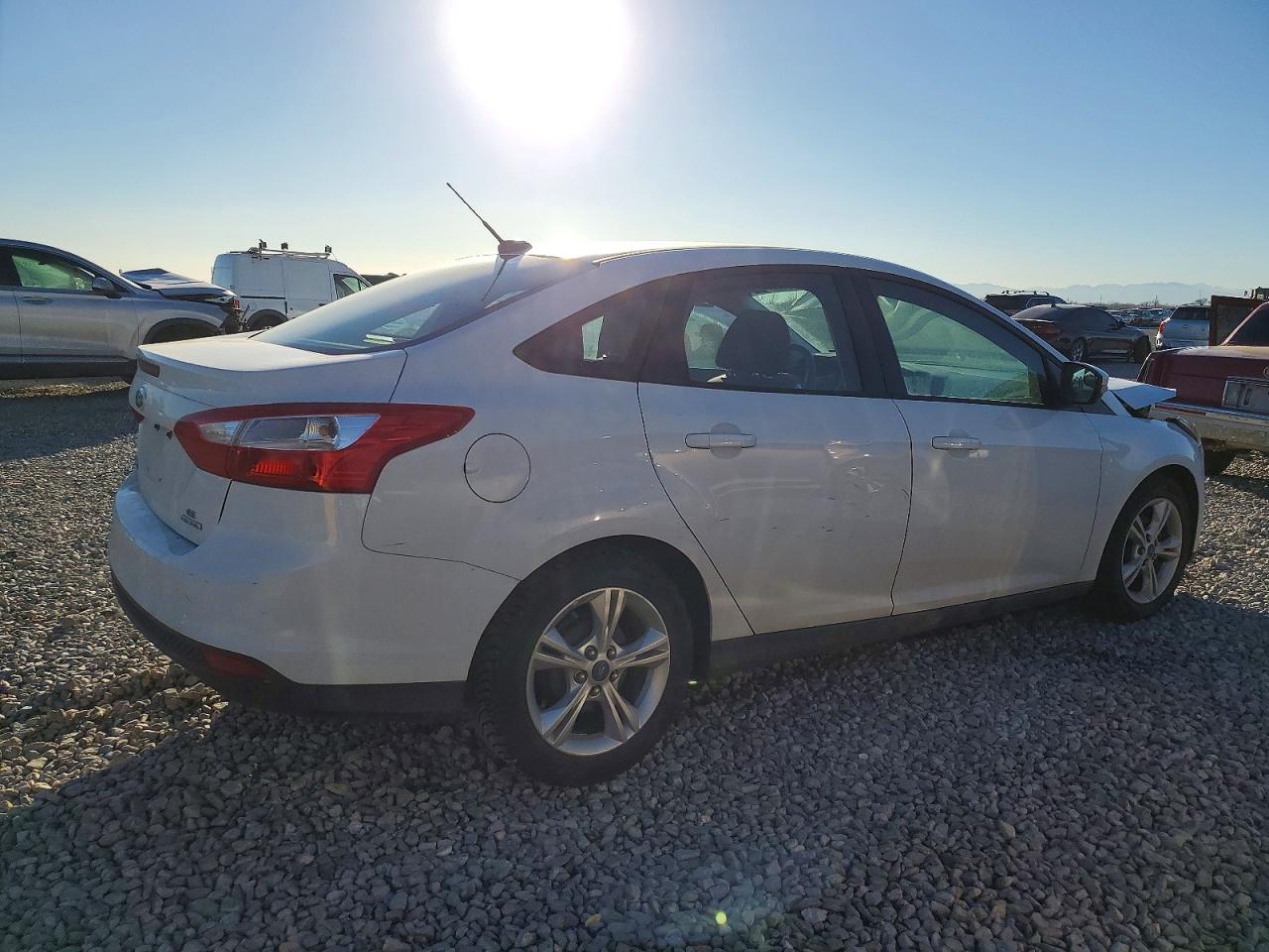 2014 FORD FOCUS SE photo 3