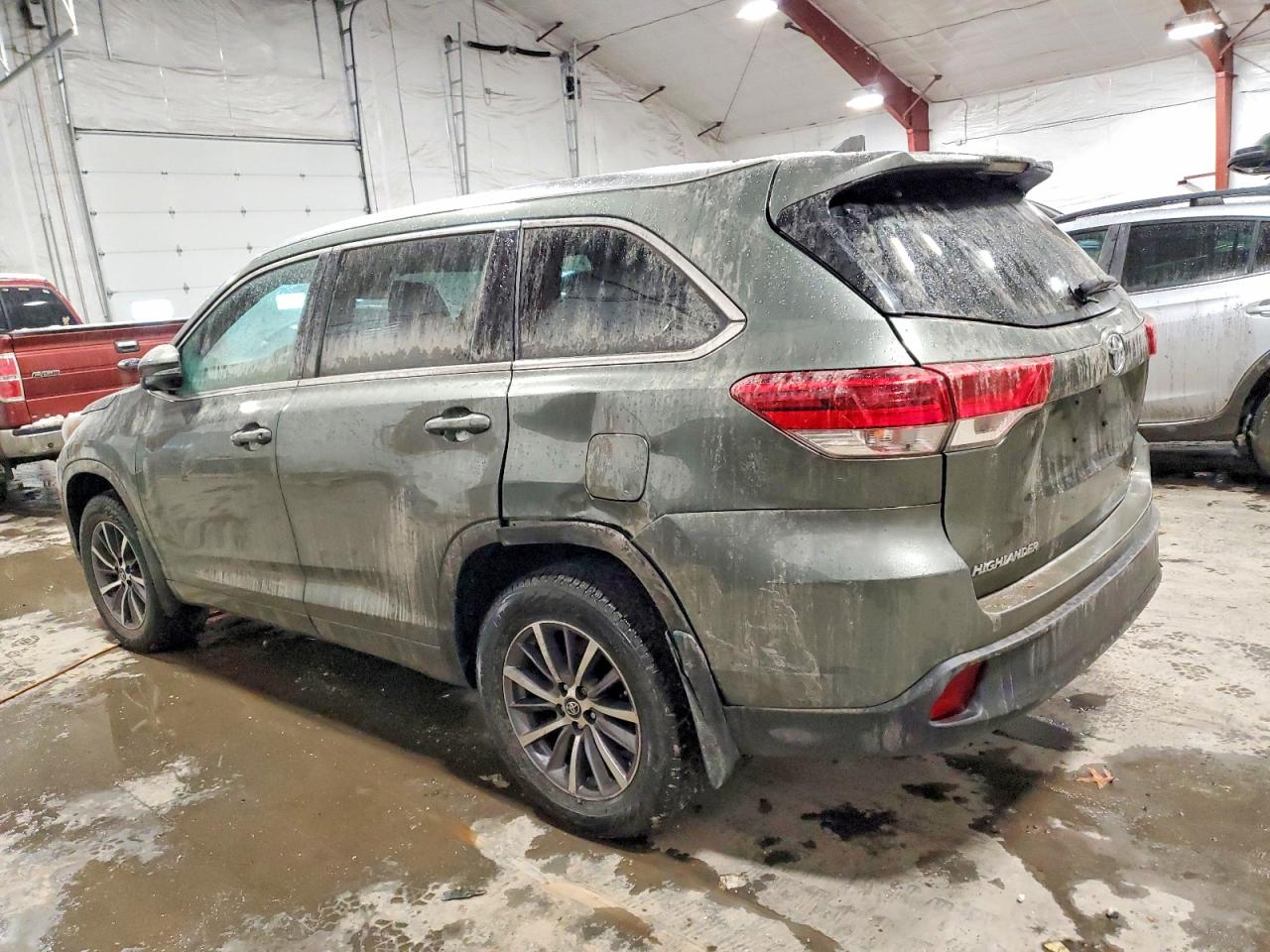 2018 TOYOTA HIGHLANDER SE photo 2