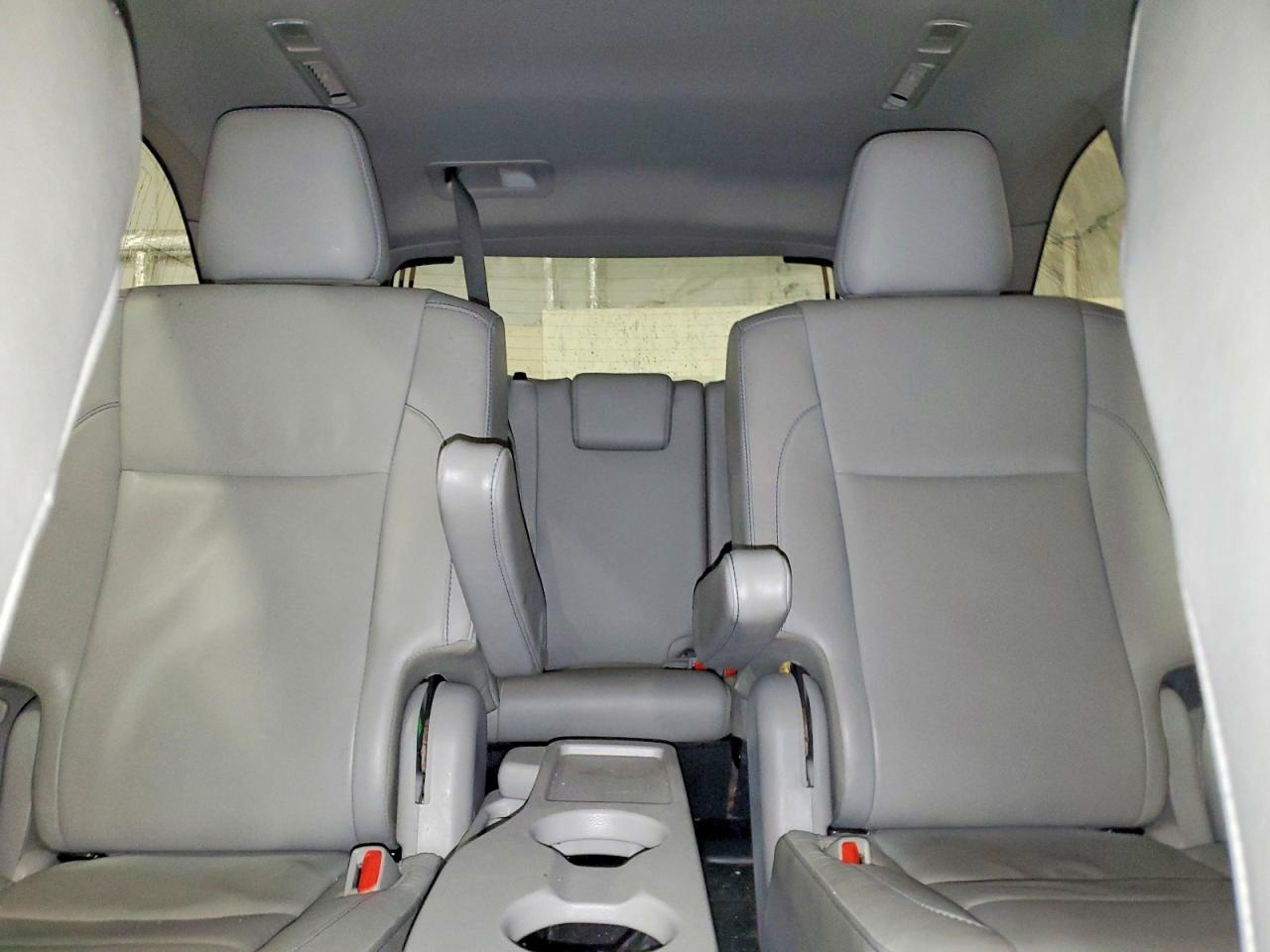 2018 TOYOTA HIGHLANDER SE photo 10