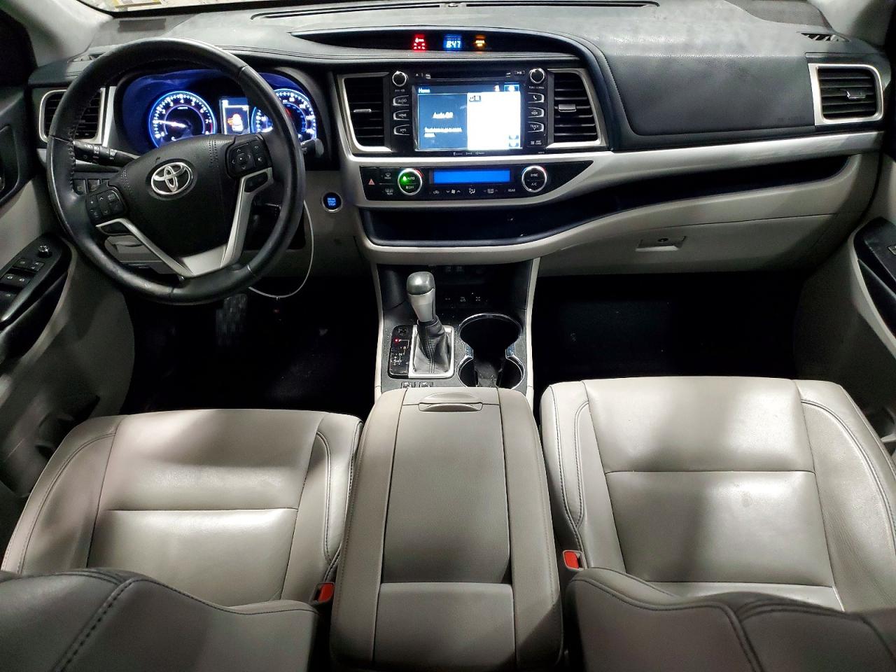 2018 TOYOTA HIGHLANDER SE photo 8