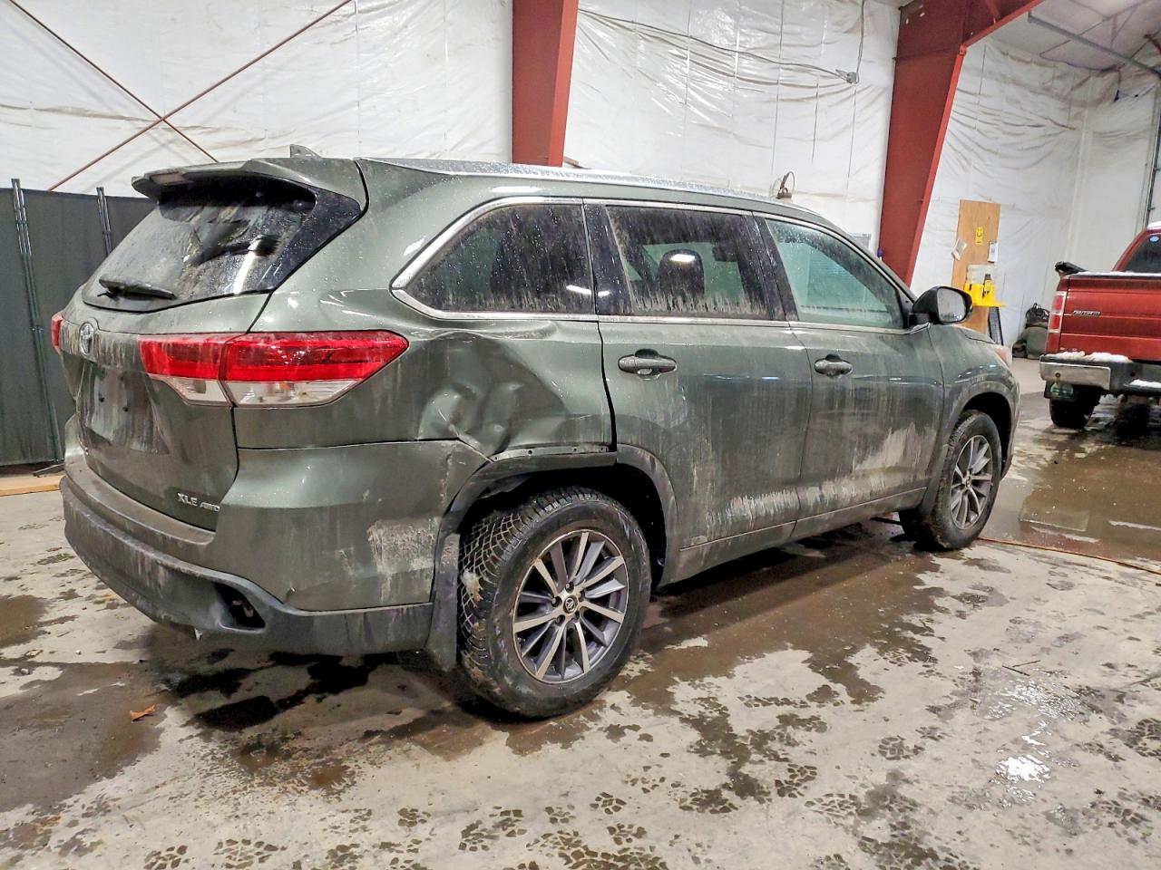 2018 TOYOTA HIGHLANDER SE photo 3