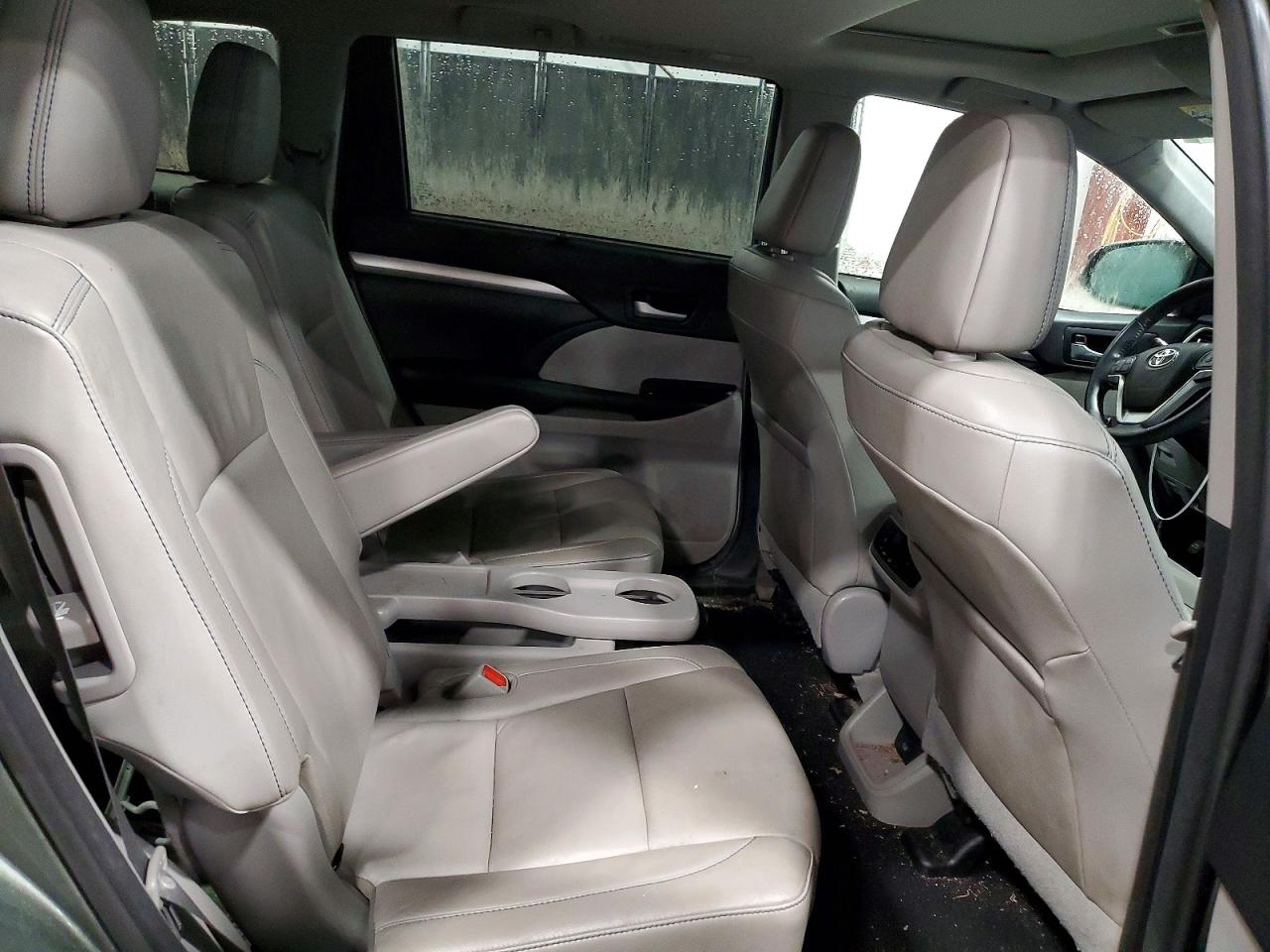 2018 TOYOTA HIGHLANDER SE photo 11