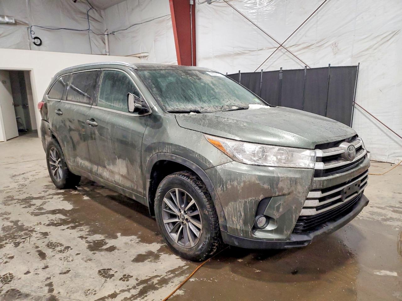 2018 TOYOTA HIGHLANDER SE photo 4