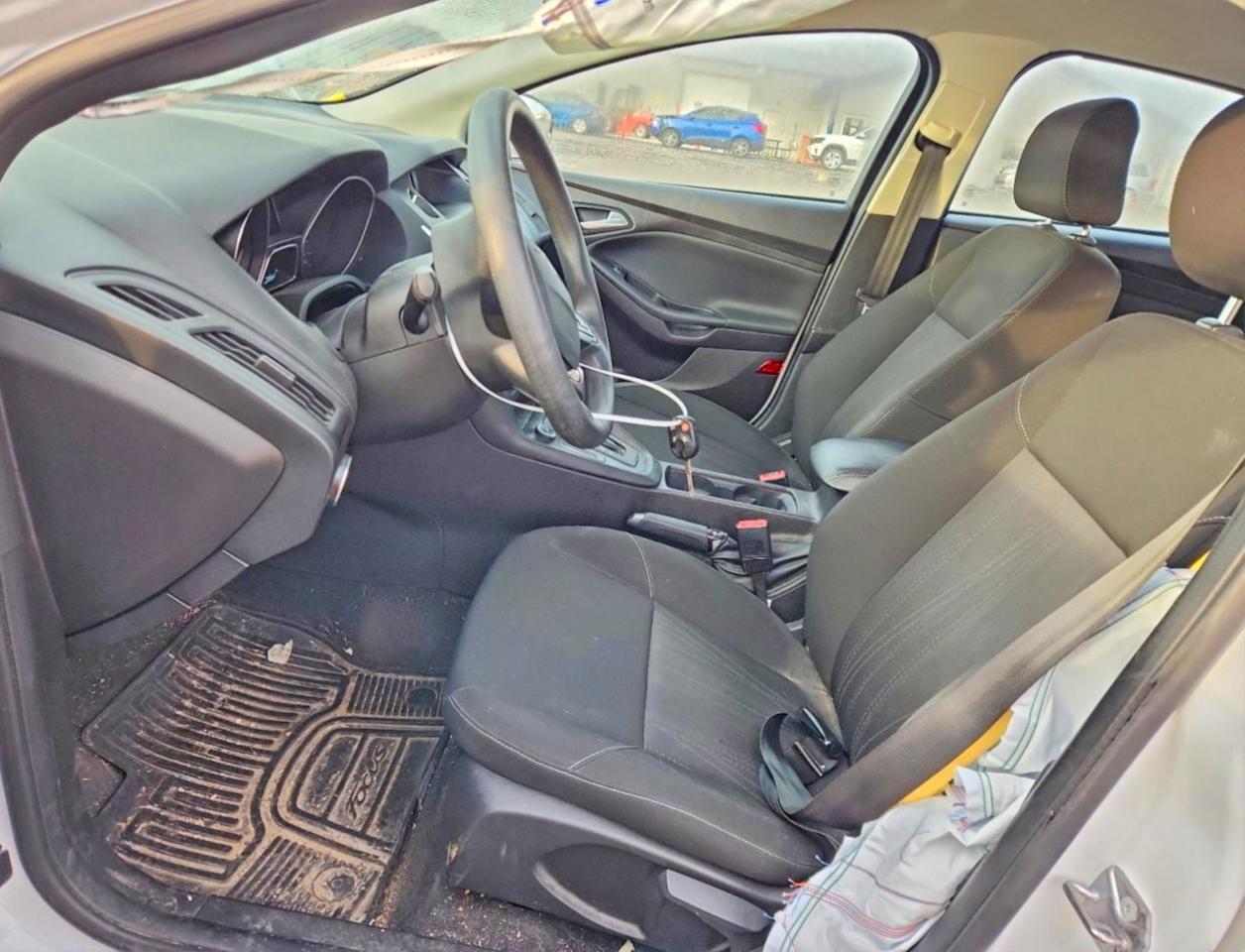 2015 FORD FOCUS SE photo 7