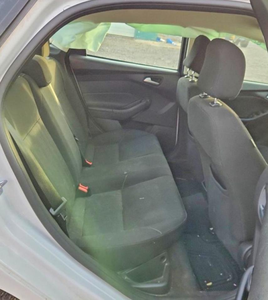 2015 FORD FOCUS SE photo 10