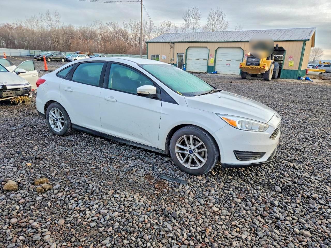 2015 FORD FOCUS SE photo 4