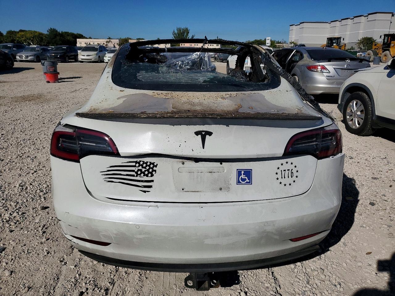 2018 TESLA MODEL 3 photo 6