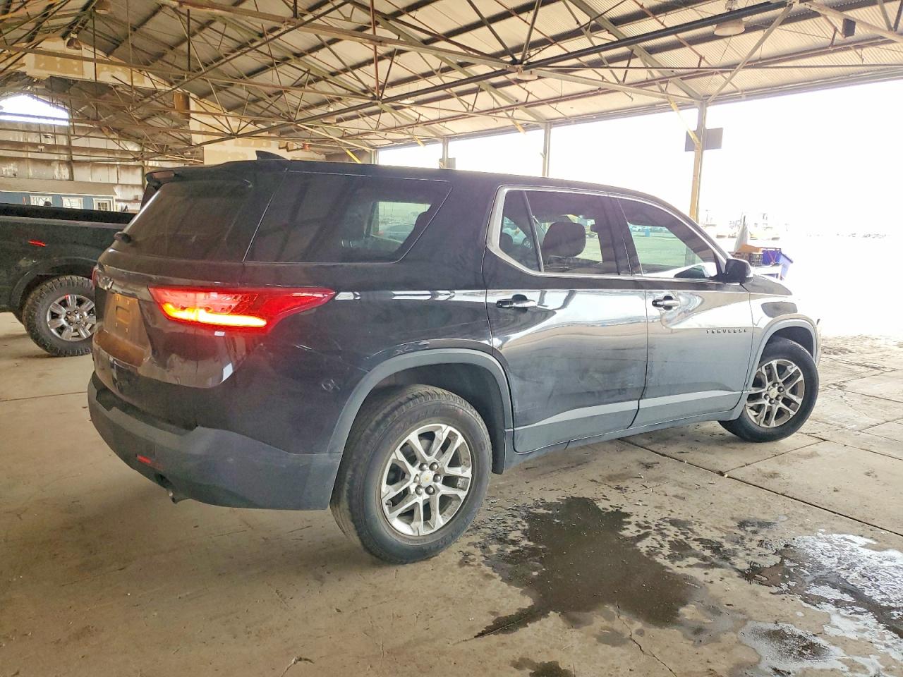 2019 CHEVROLET TRAVERSE LS photo 3