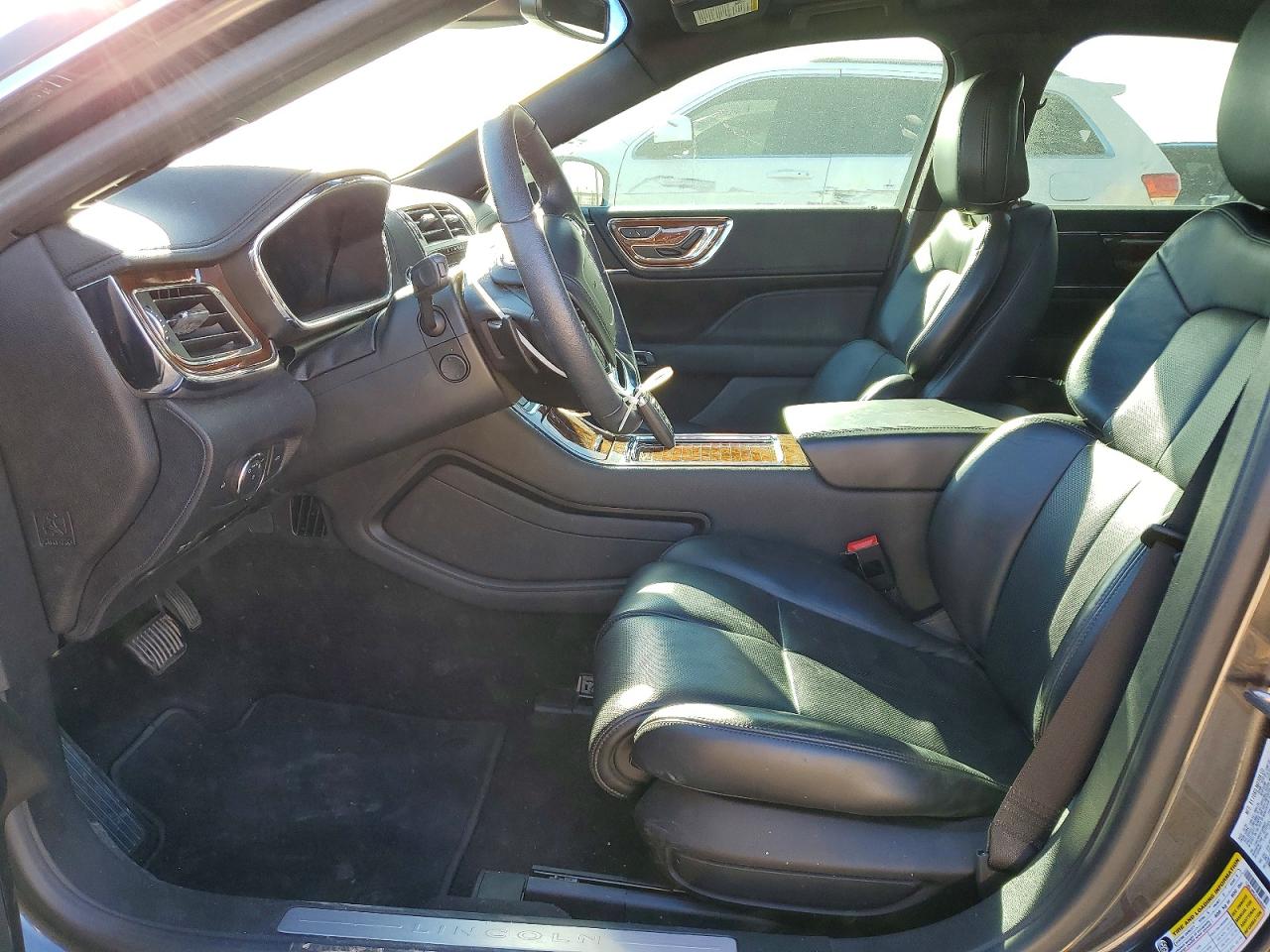 2020 LINCOLN CONTINENTAL photo 13