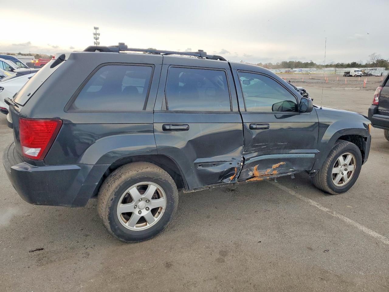 2009 JEEP GRAND CHEROKEE LAREDO photo 5