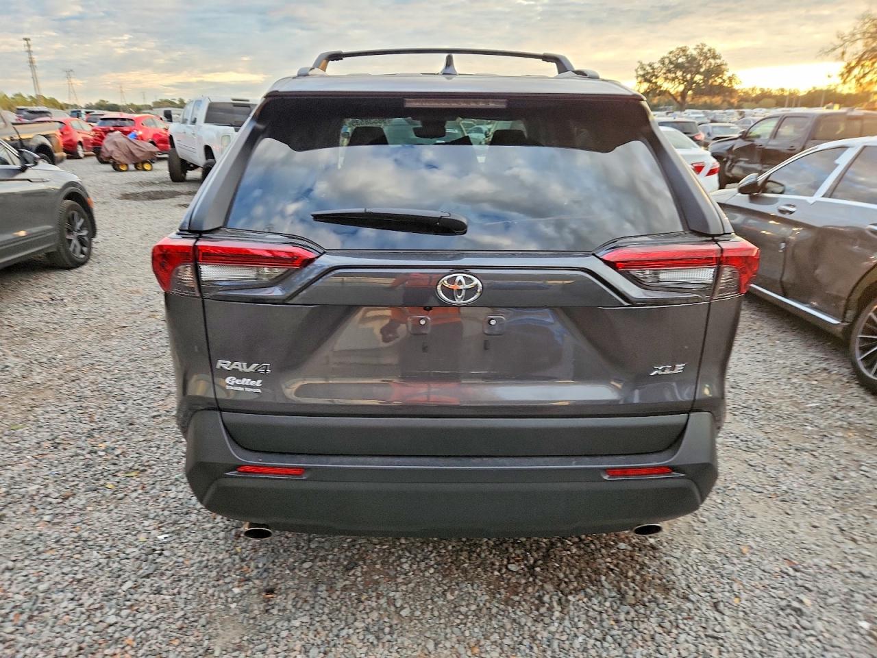 2025 TOYOTA RAV4 XLE photo 6