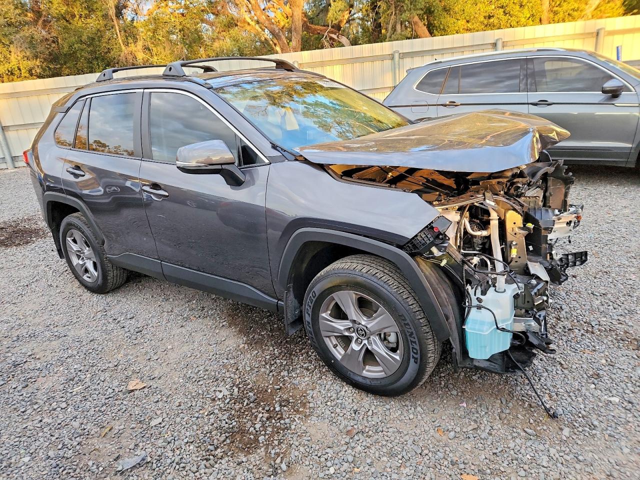 2025 TOYOTA RAV4 XLE photo 4