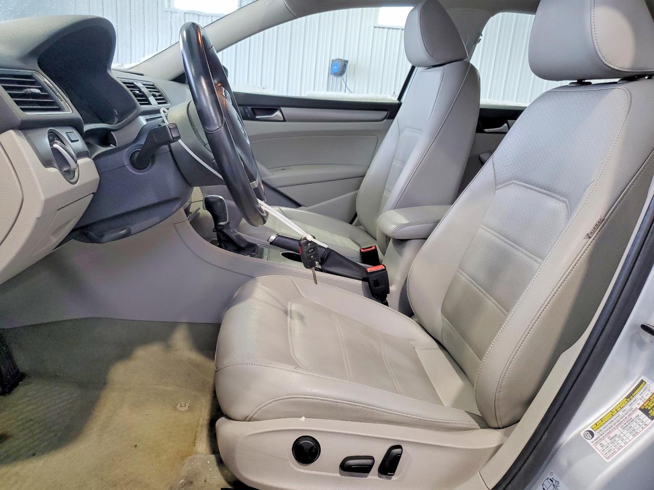 2014 VOLKSWAGEN PASSAT SE photo 7