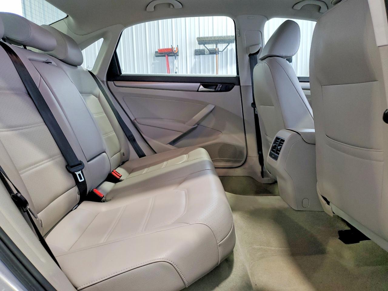 2014 VOLKSWAGEN PASSAT SE photo 10