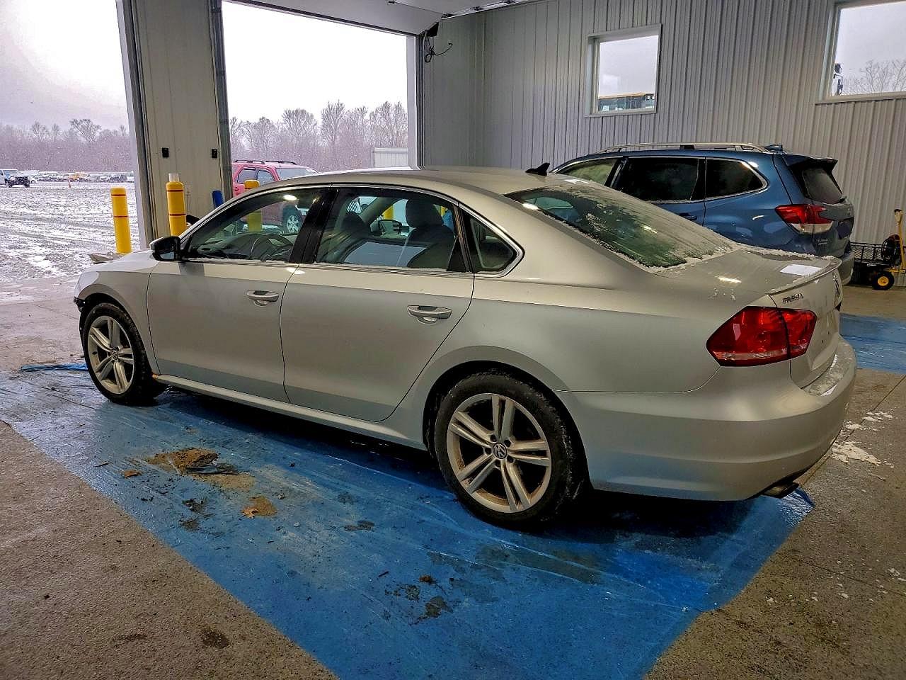 2014 VOLKSWAGEN PASSAT SE photo 2