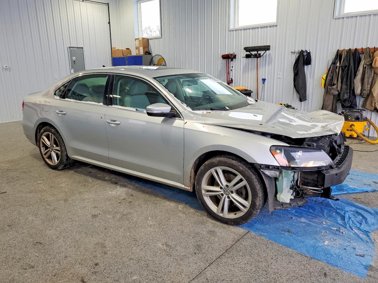 2014 VOLKSWAGEN PASSAT SE photo 4