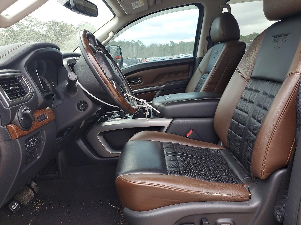 2017 NISSAN TITAN XD SL photo 13
