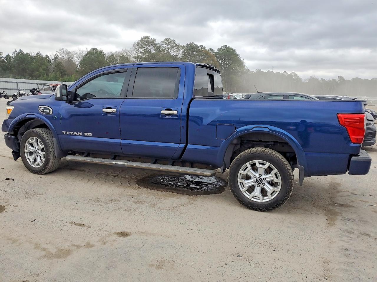 2017 NISSAN TITAN XD SL photo 3