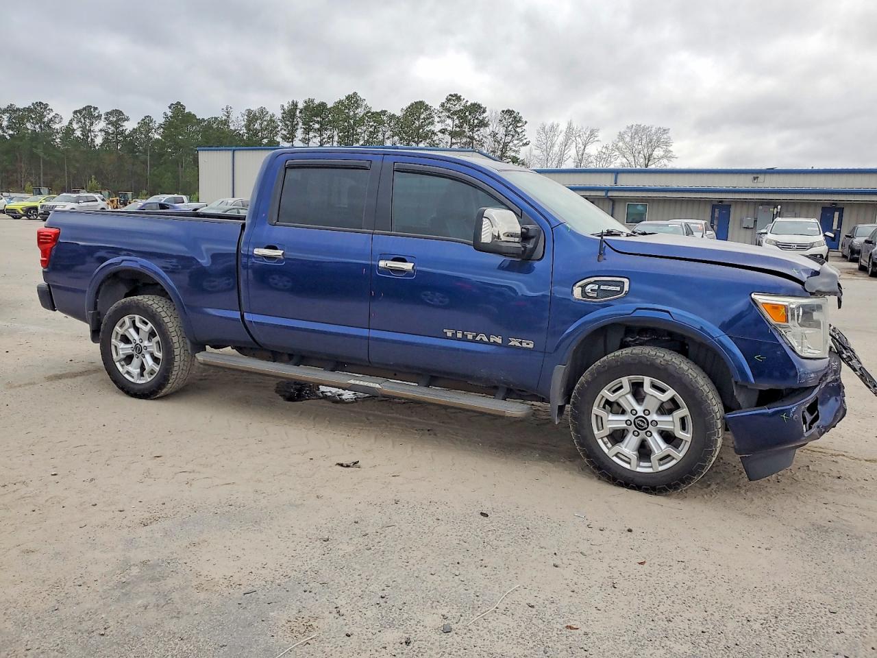 2017 NISSAN TITAN XD SL photo 7