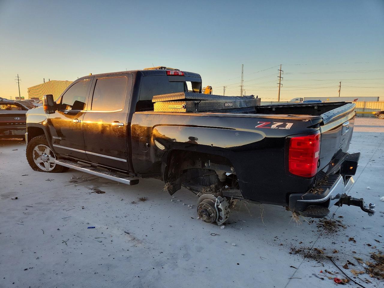 2019 CHEVROLET SILVERADO K2500 HEAVY DUTY LTZ photo 2