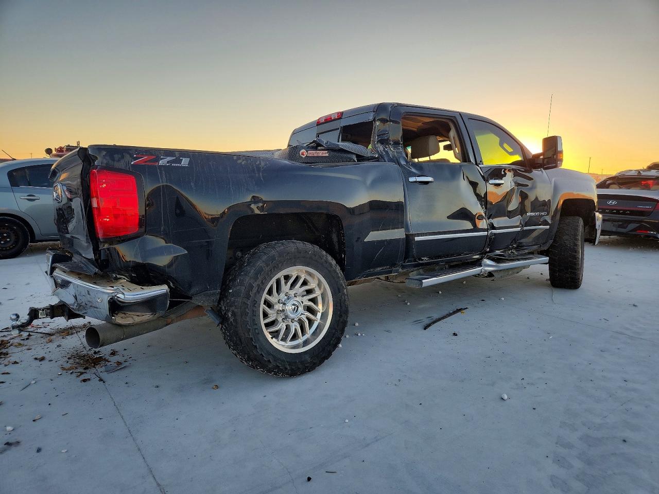 2019 CHEVROLET SILVERADO K2500 HEAVY DUTY LTZ photo 3