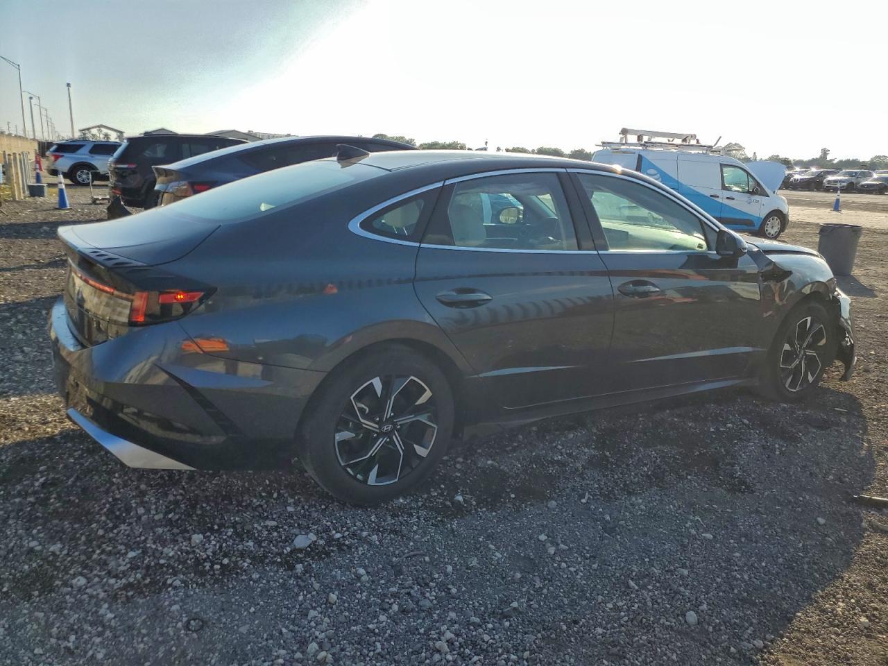 2025 HYUNDAI SONATA SEL photo 3