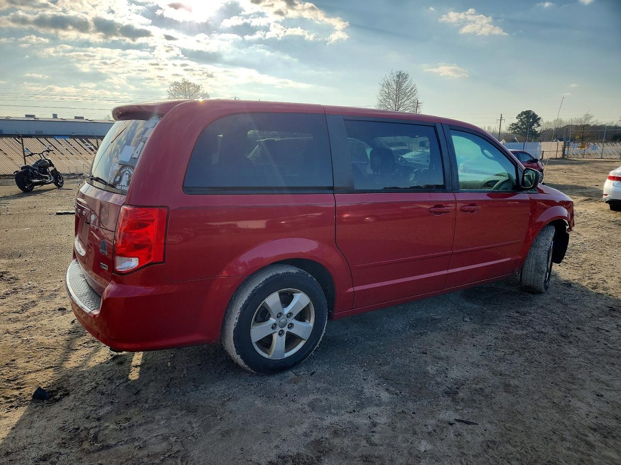 2013 DODGE GRAND CARAVAN SE photo 3