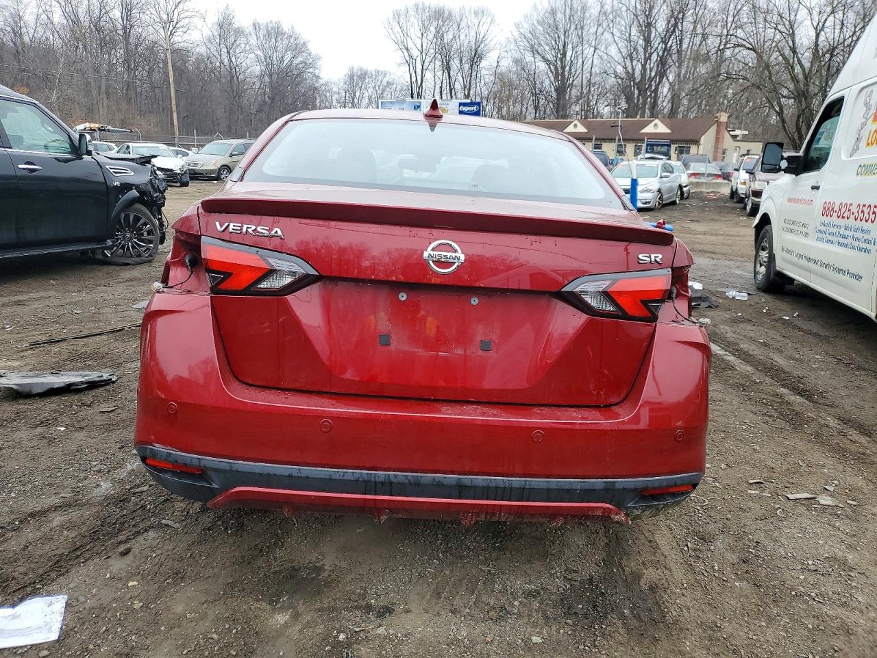 2021 NISSAN VERSA SR photo 6