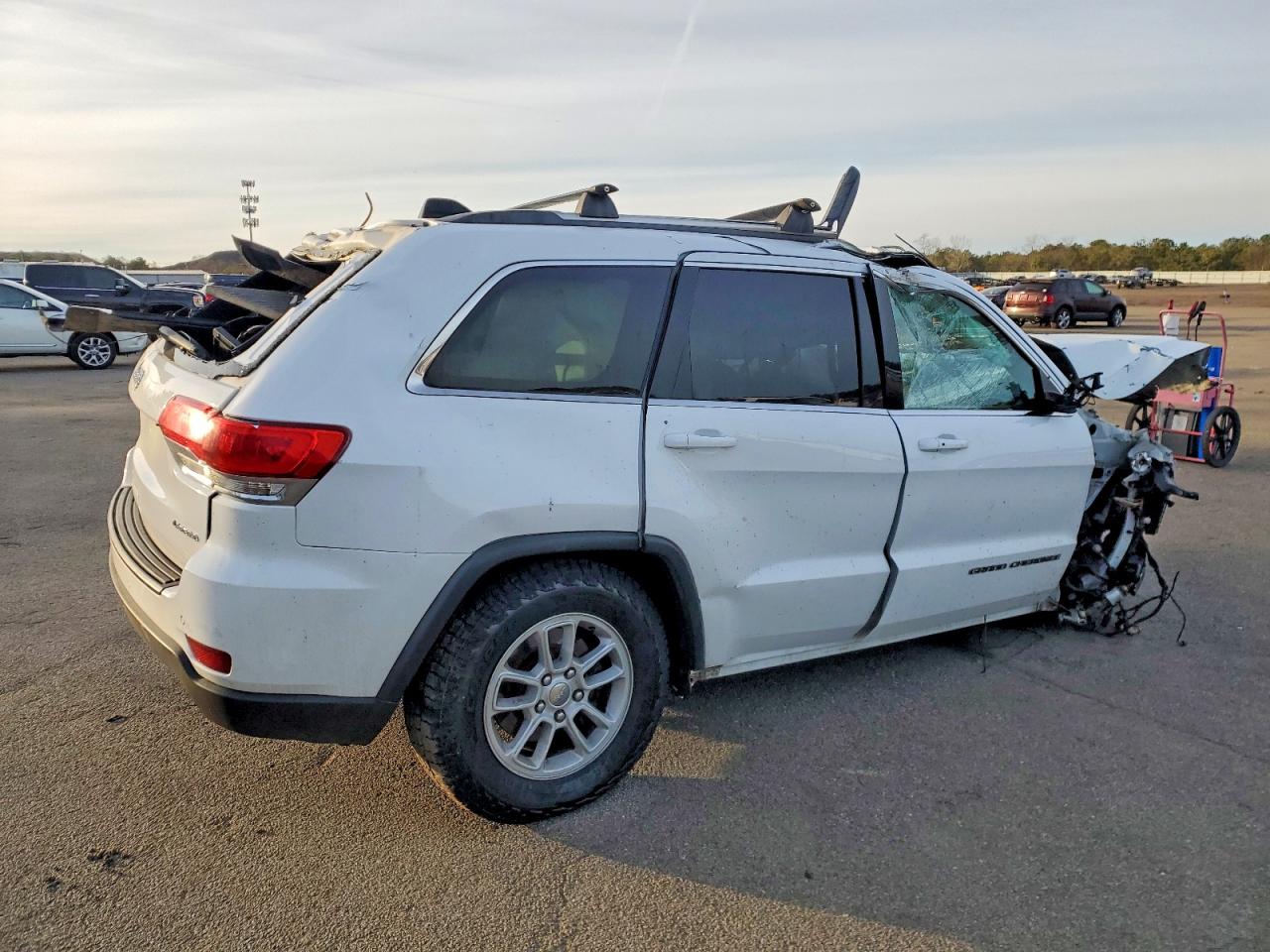 2018 JEEP GRAND CHEROKEE LAREDO photo 3