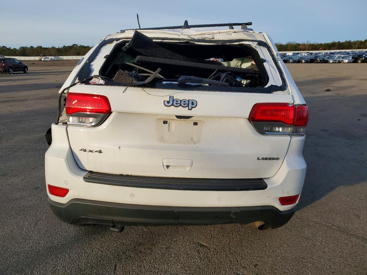 2018 JEEP GRAND CHEROKEE LAREDO photo 6