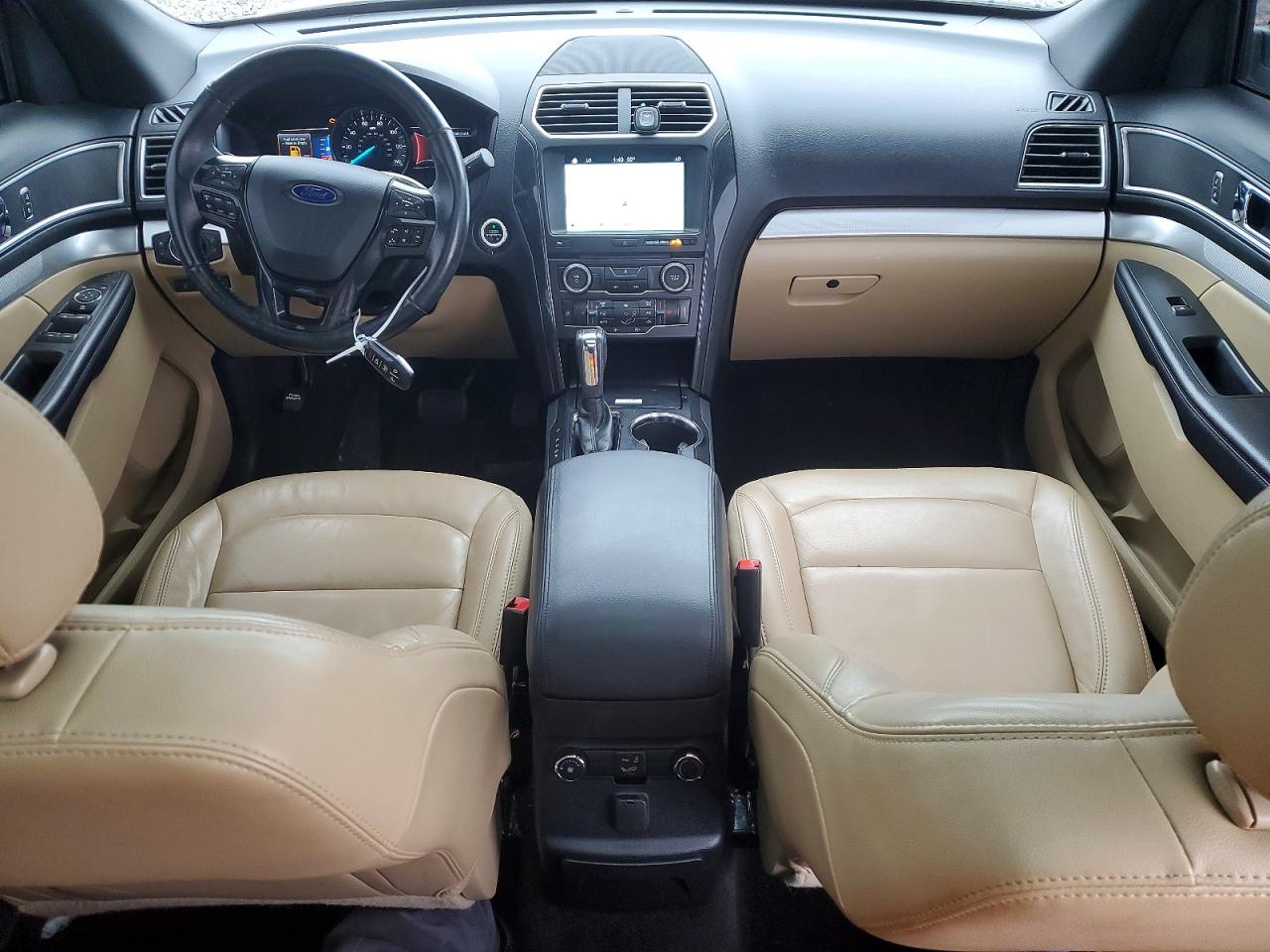 2017 FORD EXPLORER XLT photo 8