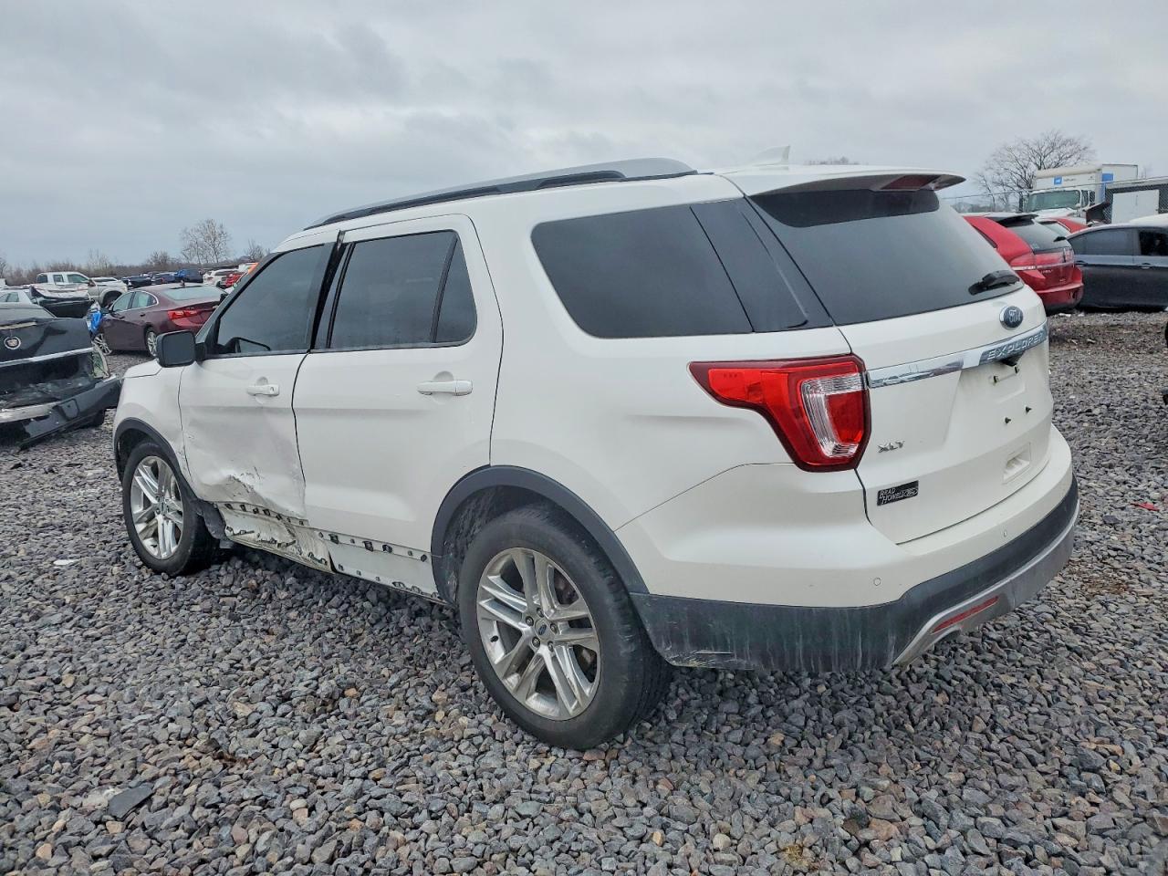 2017 FORD EXPLORER XLT photo 2