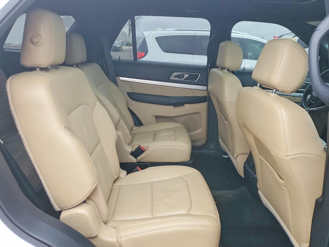 2017 FORD EXPLORER XLT photo 10