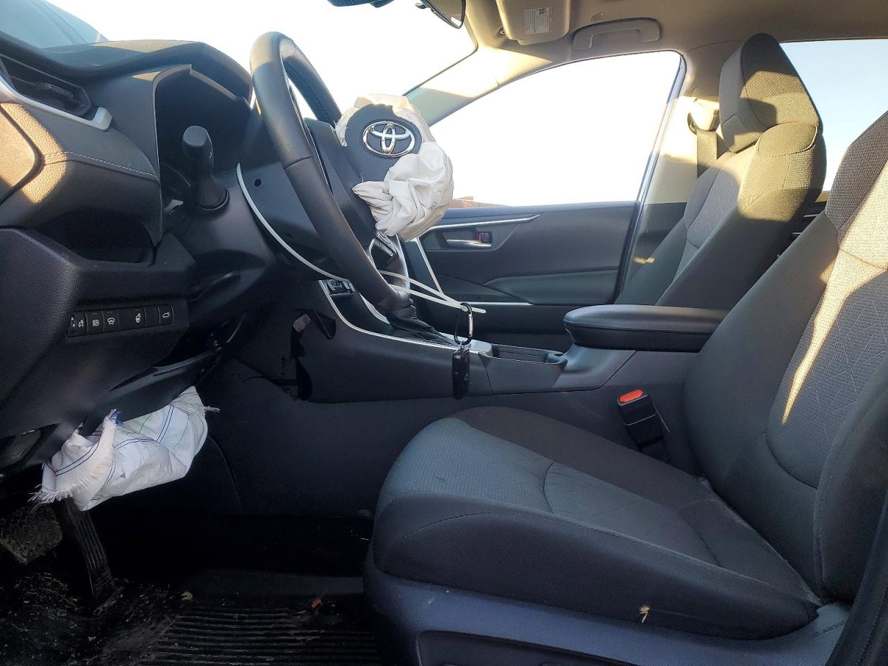 2024 TOYOTA RAV4 XLE photo 7