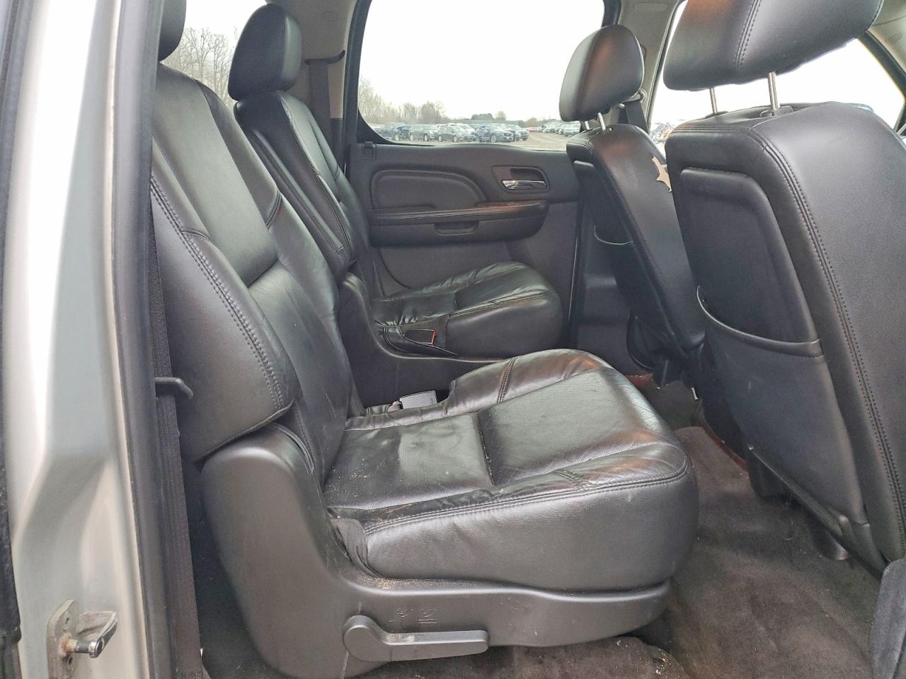 2011 CADILLAC ESCALADE ESV LUXURY photo 11