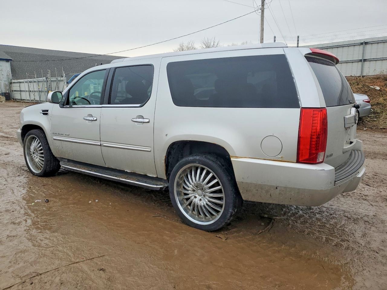 2011 CADILLAC ESCALADE ESV LUXURY photo 2