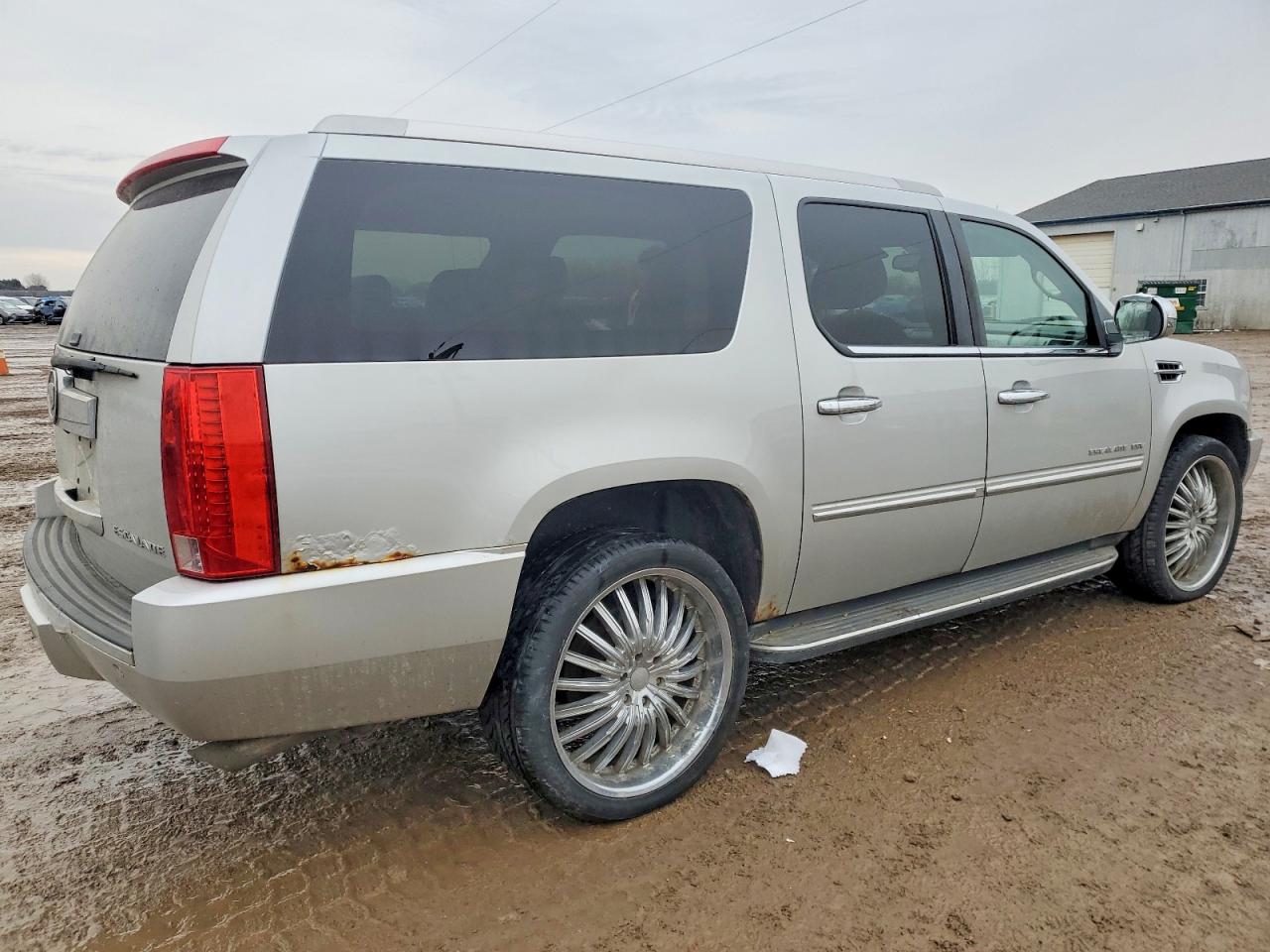 2011 CADILLAC ESCALADE ESV LUXURY photo 3