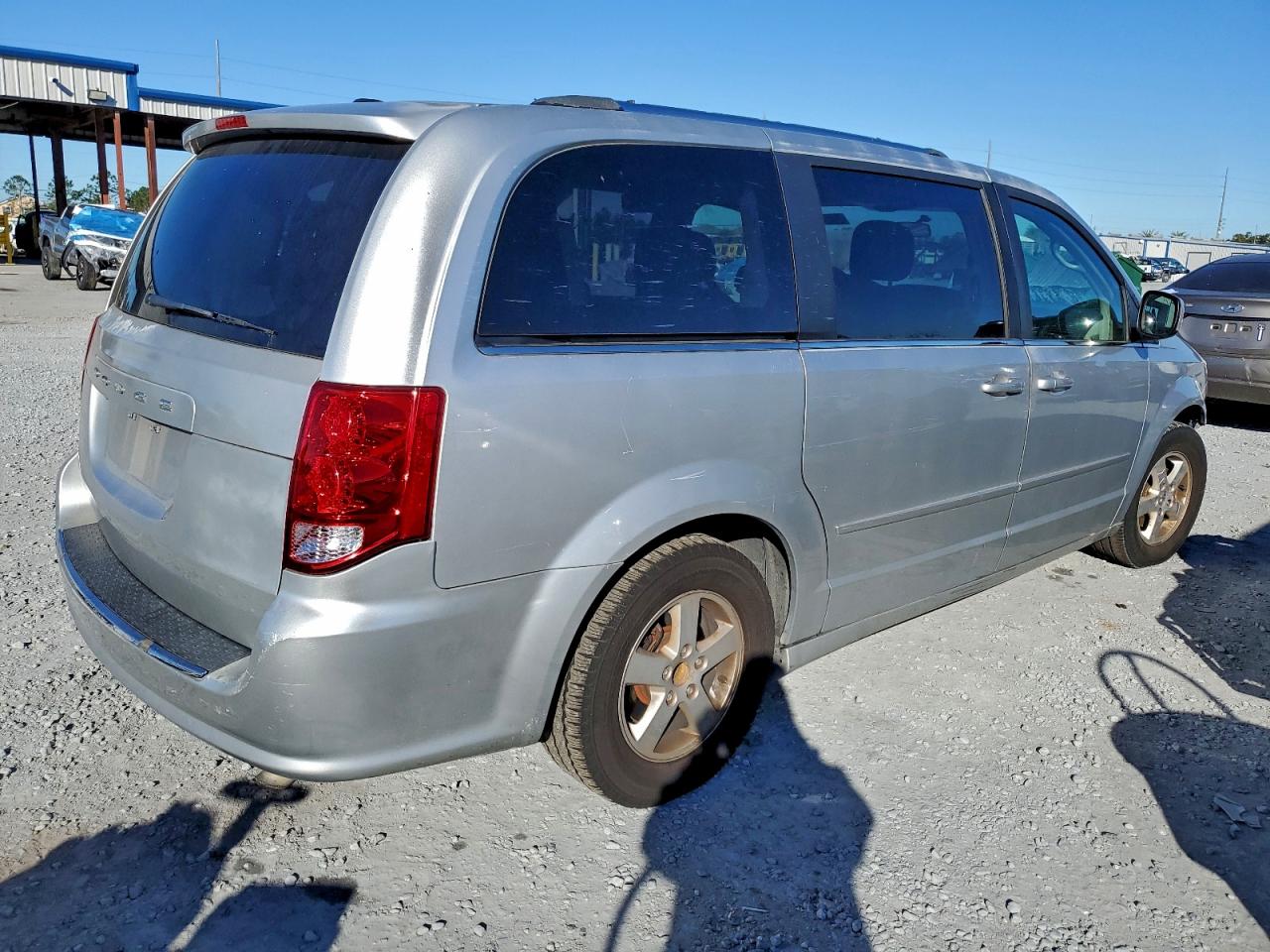 2011 DODGE GRAND CARAVAN CREW photo 5
