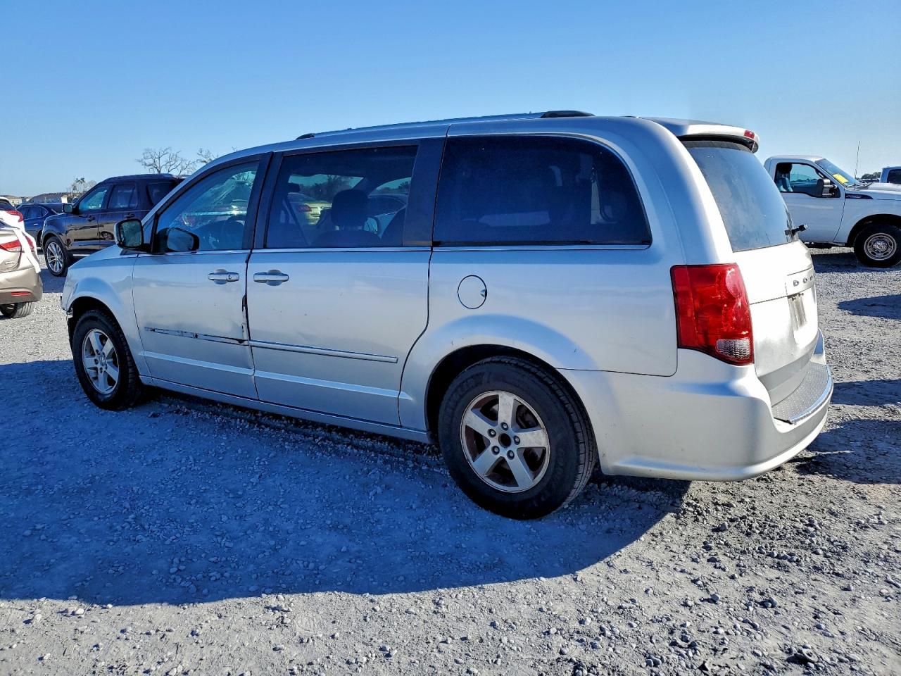 2011 DODGE GRAND CARAVAN CREW photo 3
