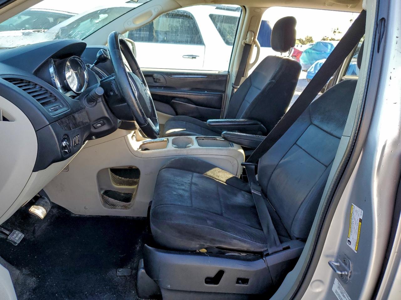 2011 DODGE GRAND CARAVAN CREW photo 13