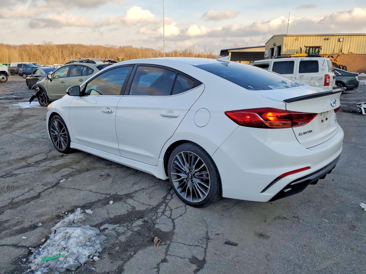 2017 HYUNDAI ELANTRA SPORT photo 2