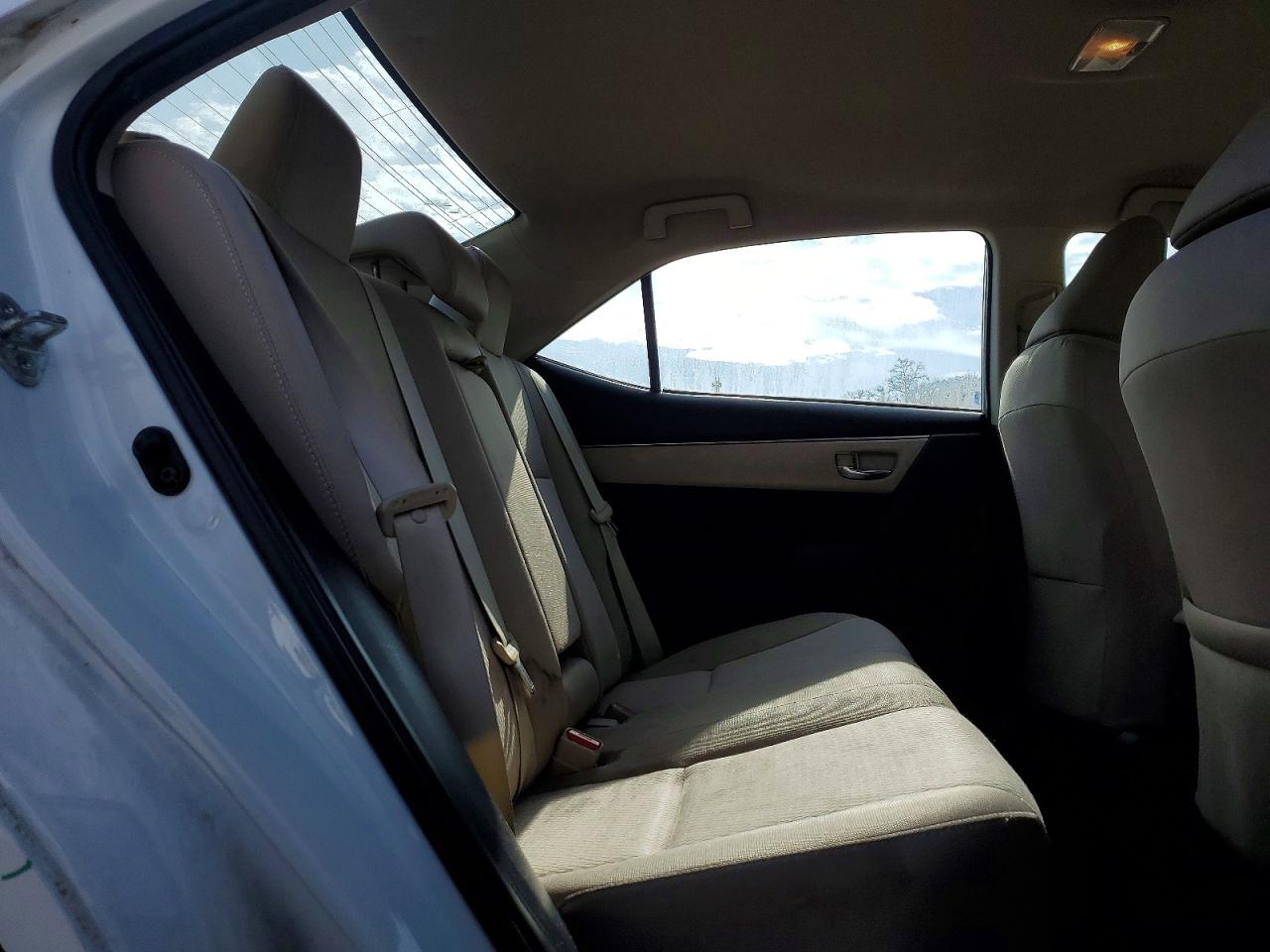 2015 TOYOTA COROLLA L photo 10
