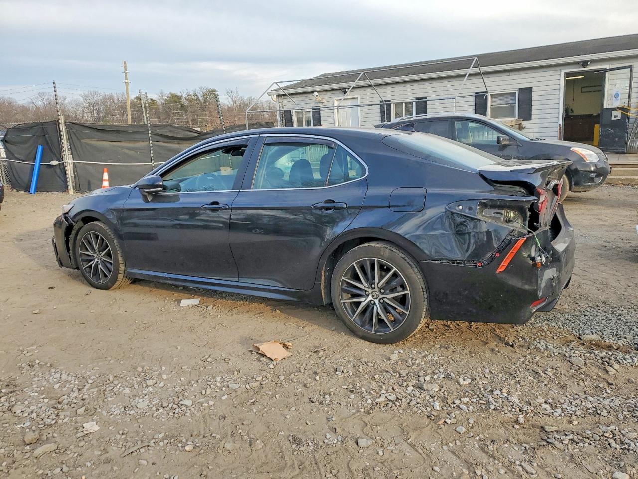 2022 TOYOTA CAMRY SE photo 2