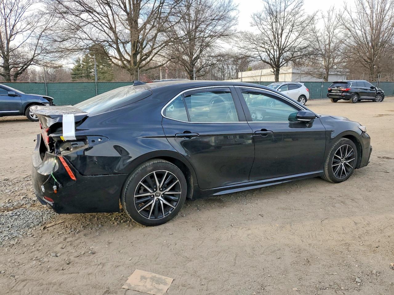 2022 TOYOTA CAMRY SE photo 3