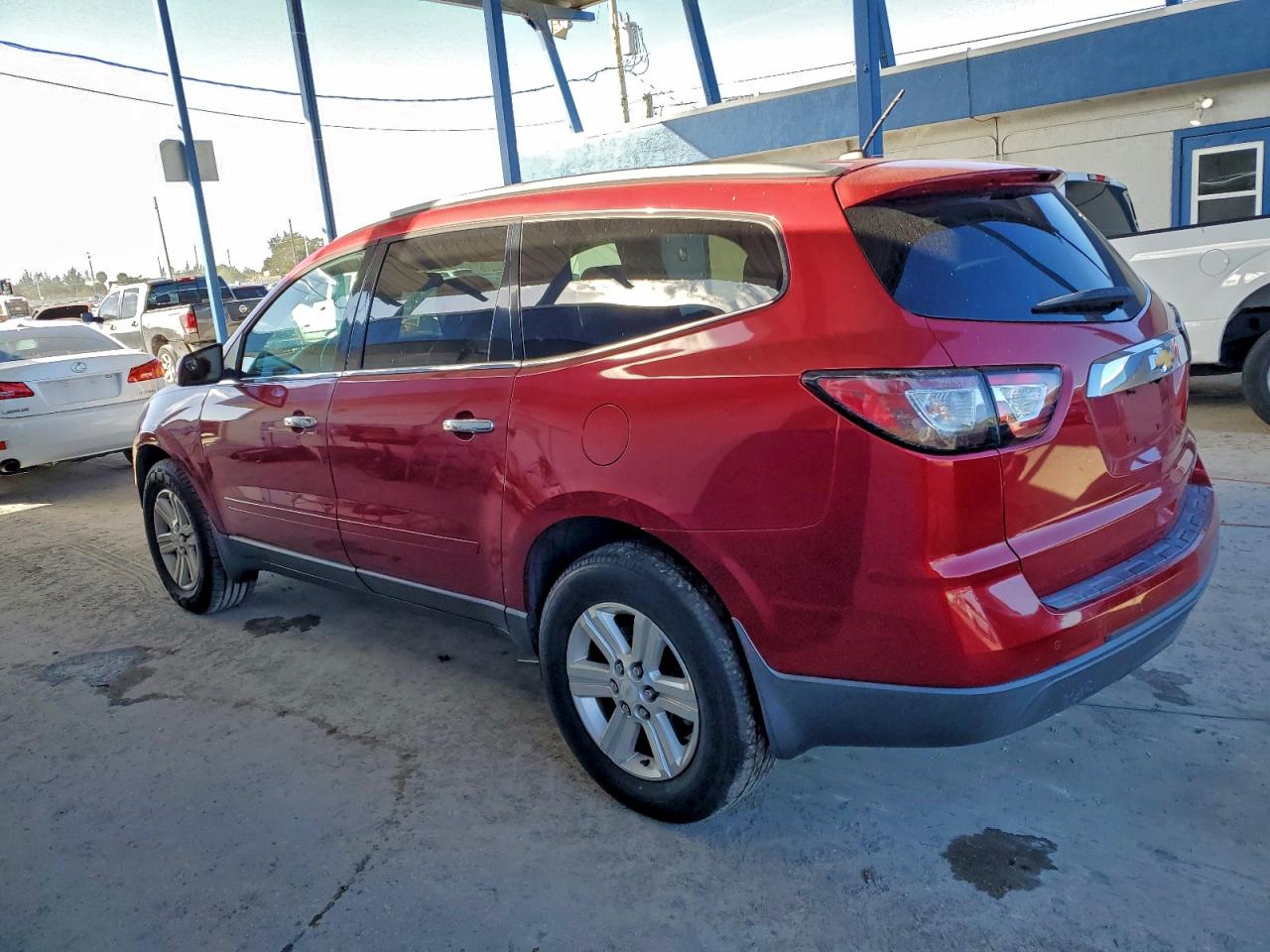 2014 CHEVROLET TRAVERSE LT photo 2