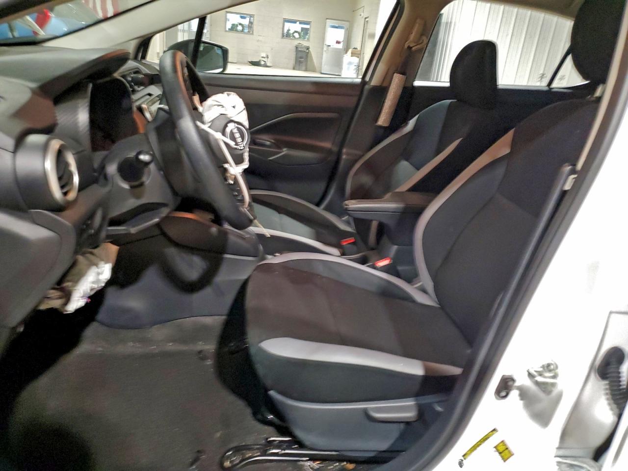 2025 NISSAN VERSA S photo 13